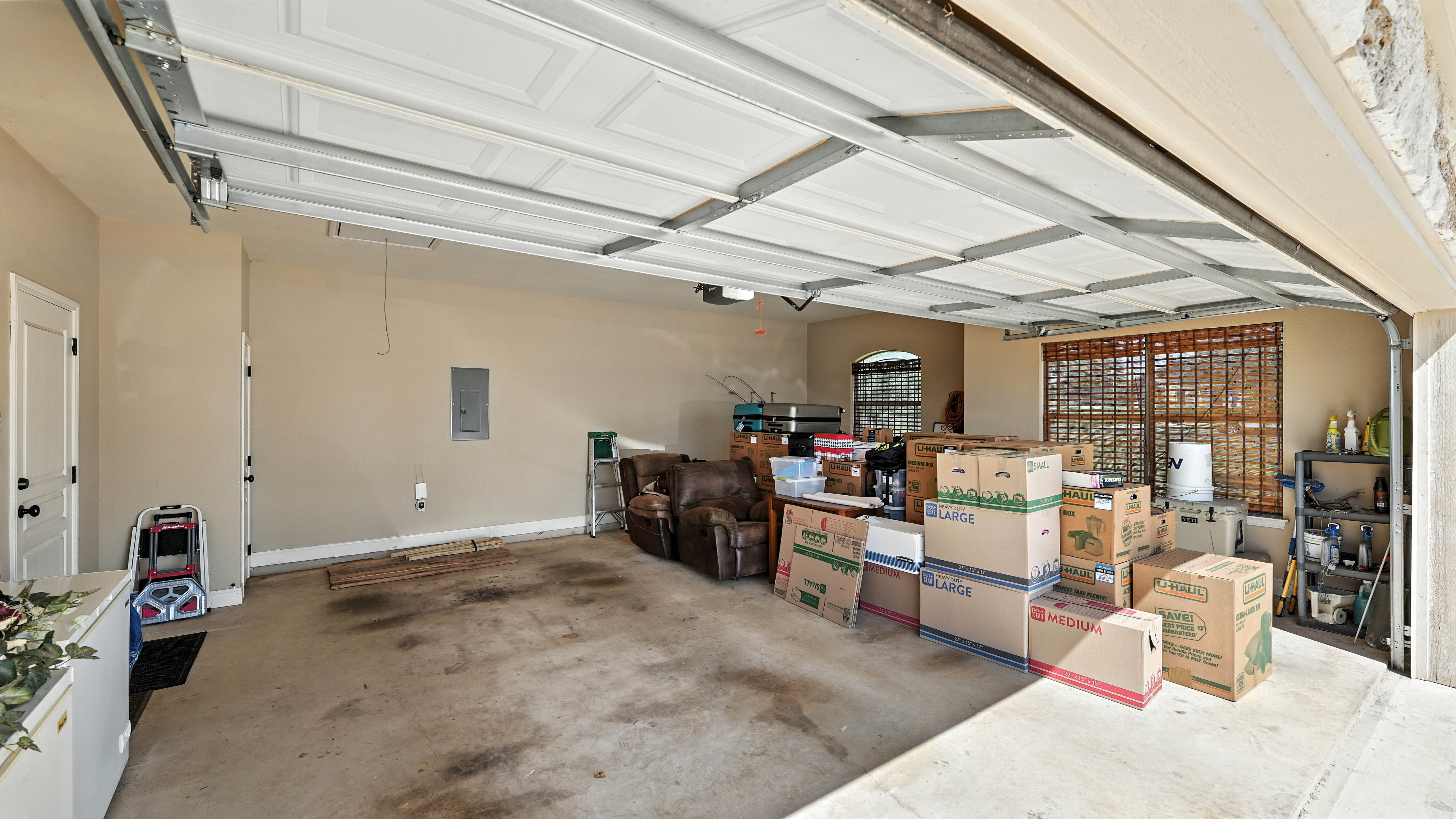 Floresville, Texas, 78114, United States, 3 Bedrooms Bedrooms, ,2 BathroomsBathrooms,Residential,For Sale,1978847