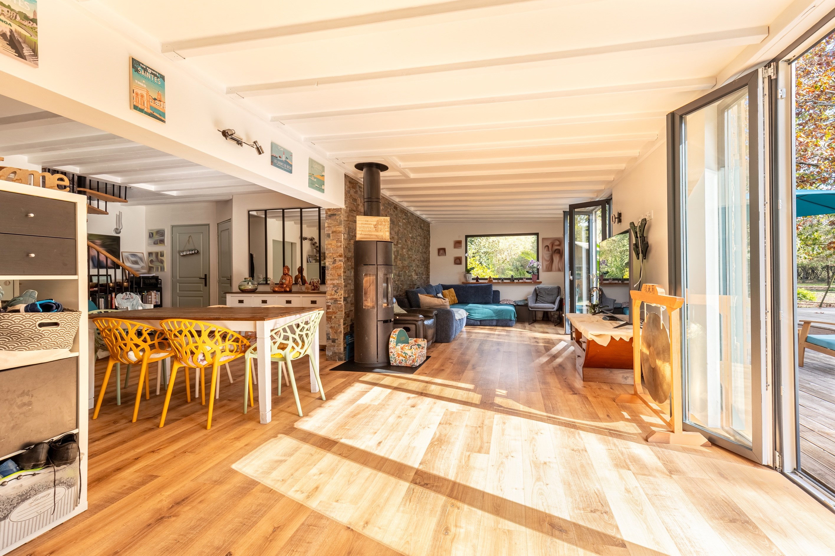  CHARMING WOOD-CLAD VILLA IN A QUIET, IDYLLIC LOCATION IN THE HEART OF A FULLY F… - 物件實景