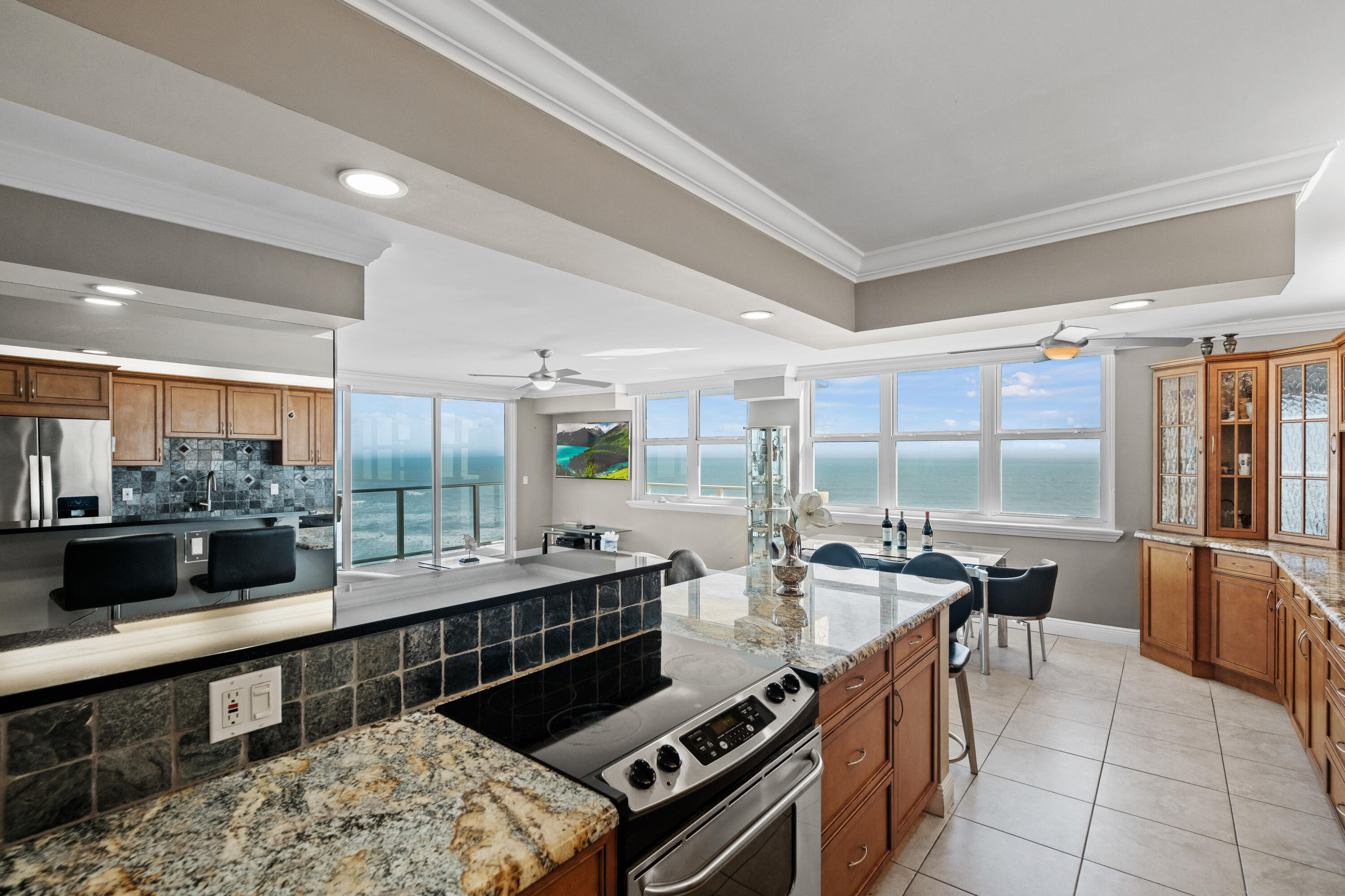 Riviera Beach, Florida, 33404, United States, 2 Bedrooms Bedrooms, ,2 BathroomsBathrooms,Residential,For Sale,1994901