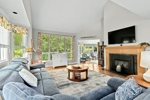 Duxbury, Massachusetts, 02232, United States, 2 Bedrooms Bedrooms, ,3 BathroomsBathrooms,Residential,For Sale,1839812