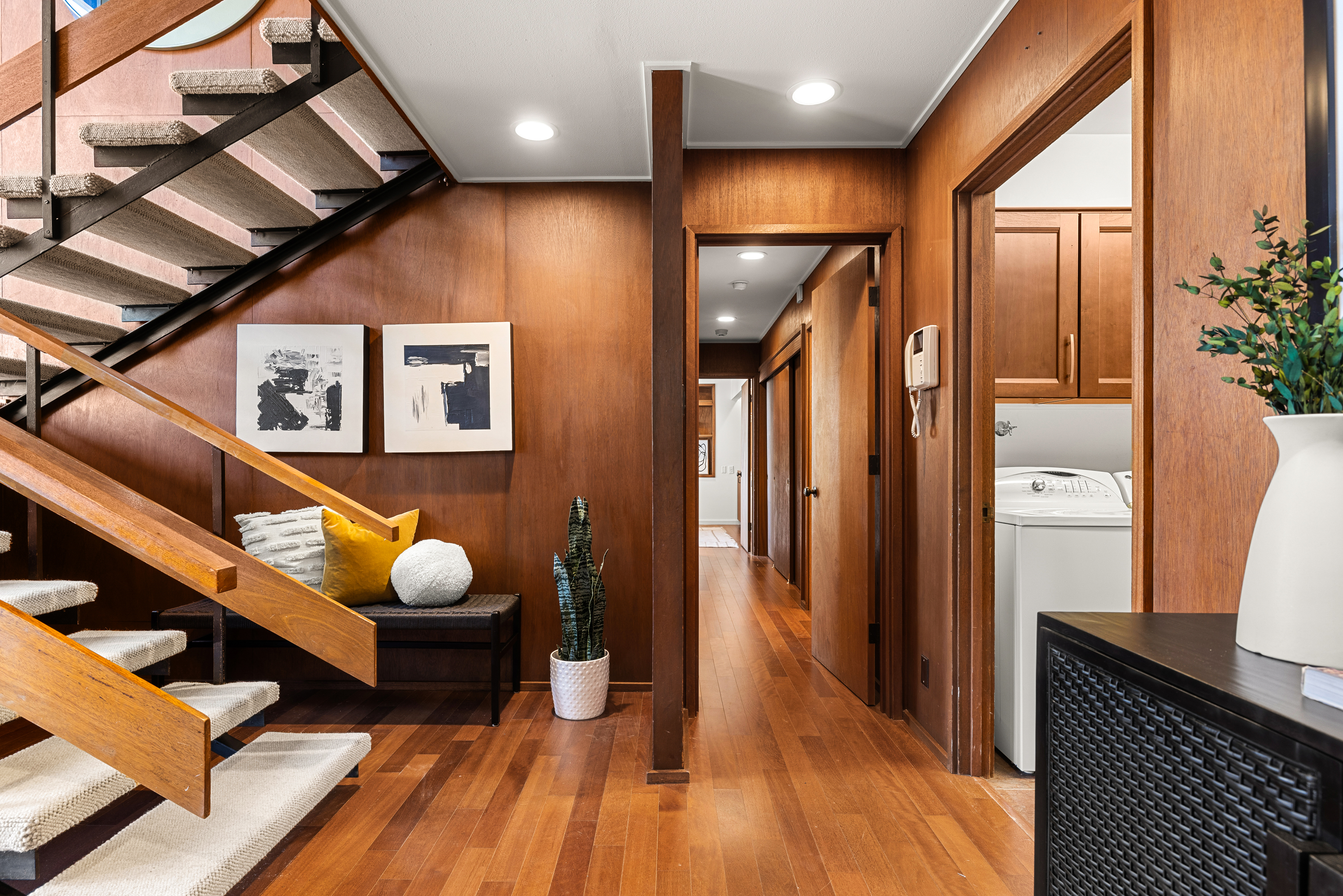  An Architectural Home Framed By Light And Views - 物件實景