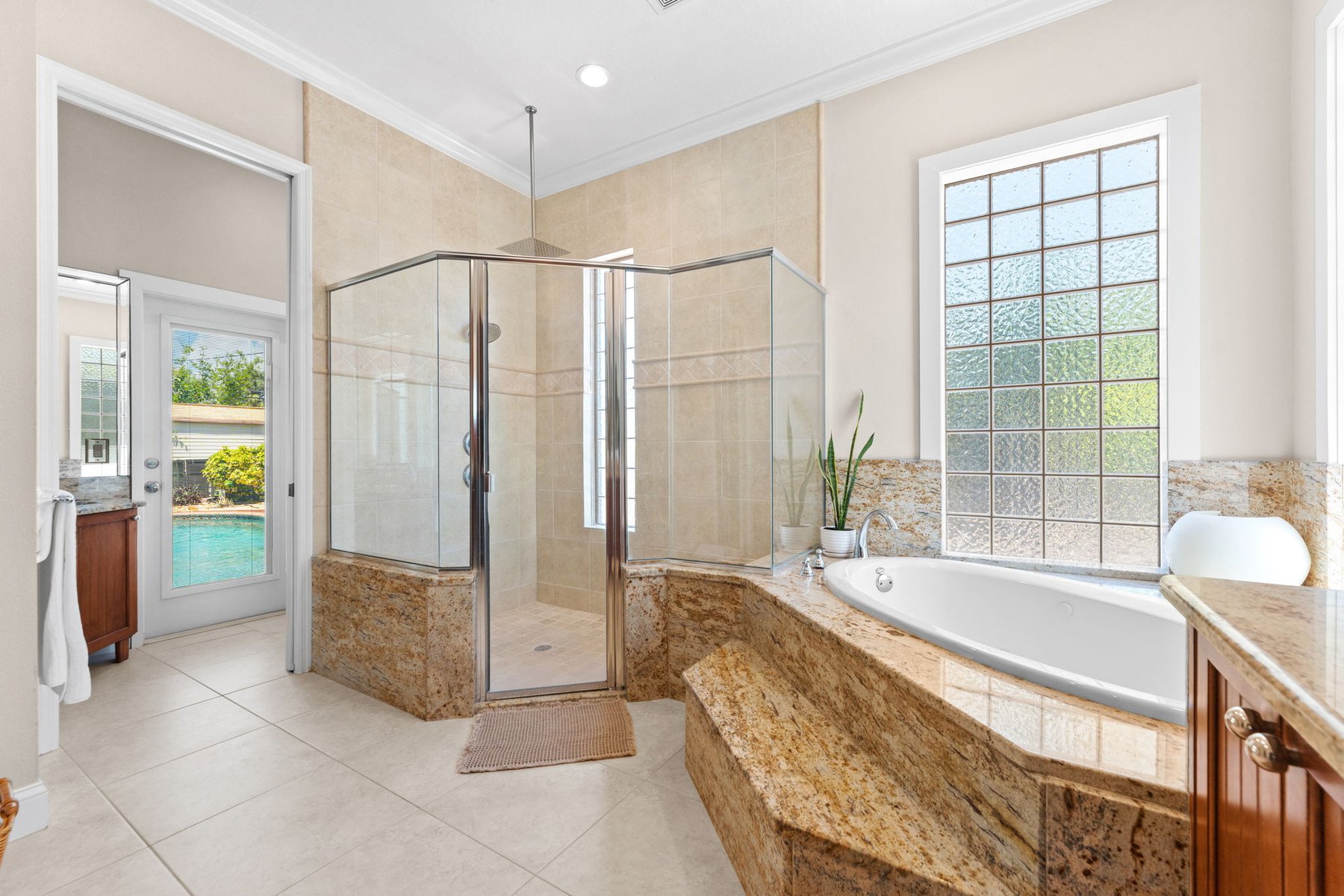  240 Deland Avenue, Indialantic, FL, 32903 - 物件實景