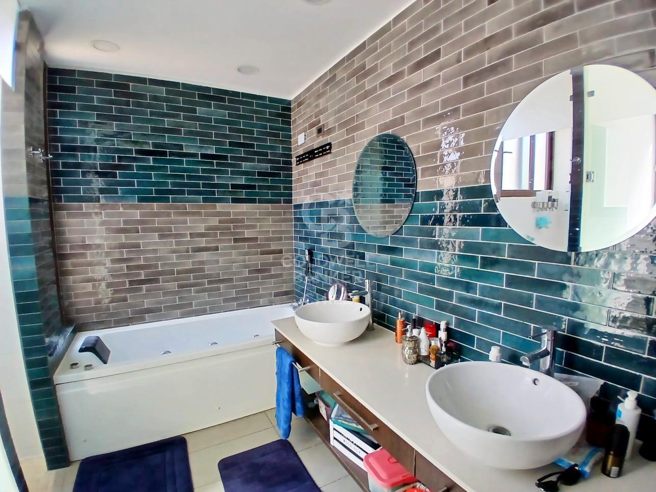 Lo Barnechea, Chile, 6 Bedrooms Bedrooms, ,5 BathroomsBathrooms,Residential,For Sale,1849912