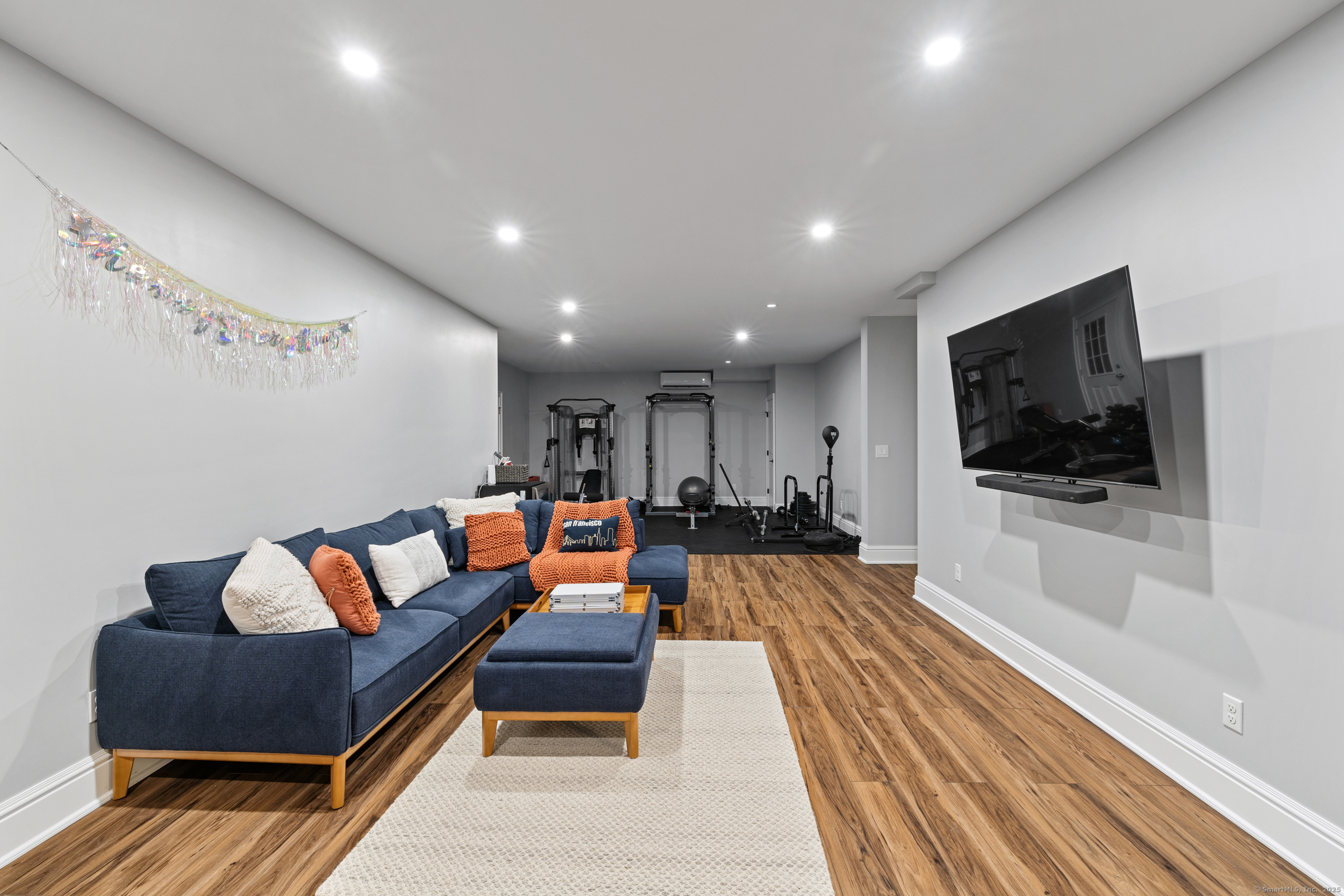Weston, Connecticut, 06883, United States, 5 Bedrooms Bedrooms, ,5 BathroomsBathrooms,Residential,For Sale,1938850