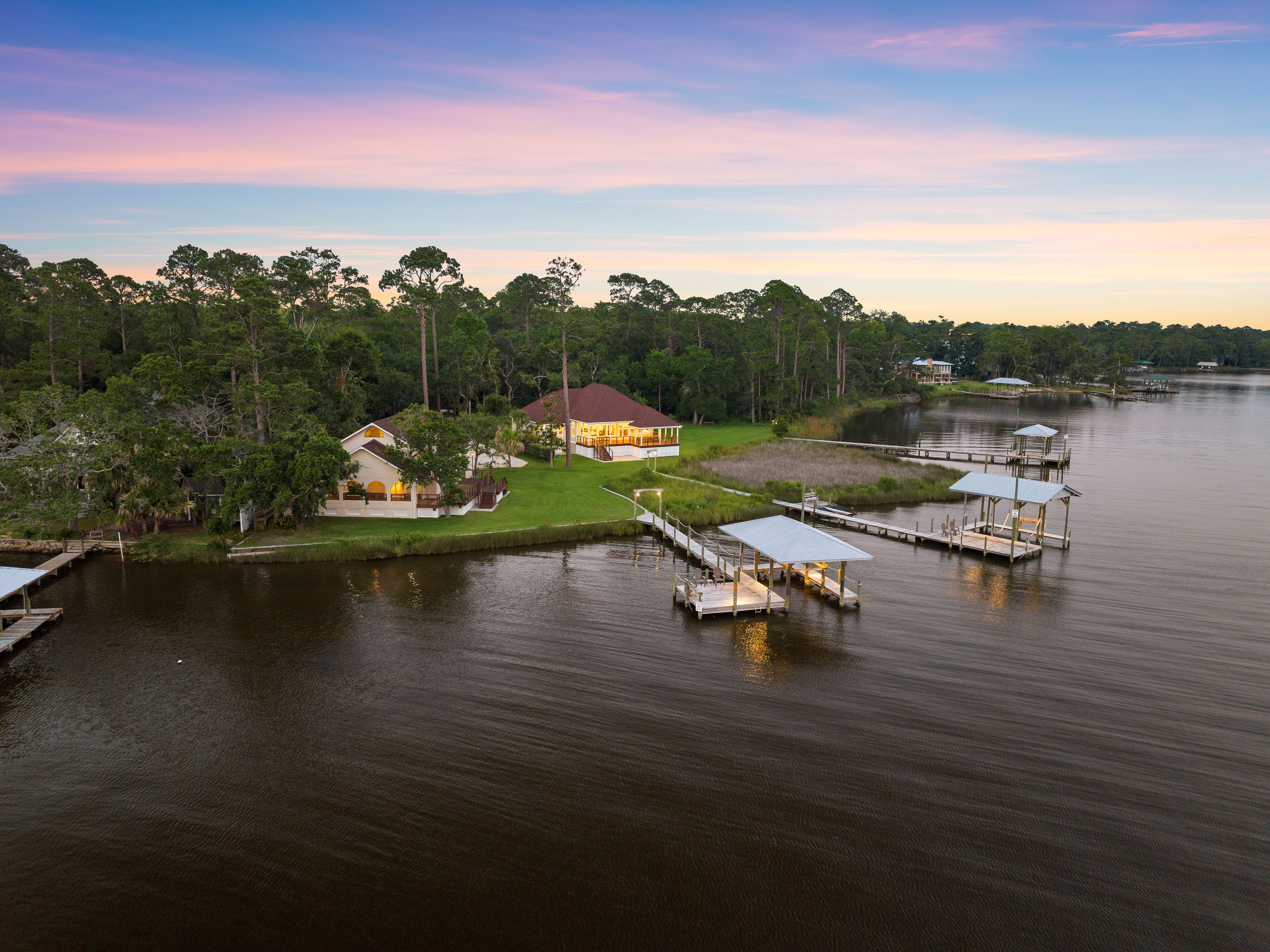  A Once-in-a-Generation Waterfront Estate with 725 Feet Bayou-Frontage - 物件實景