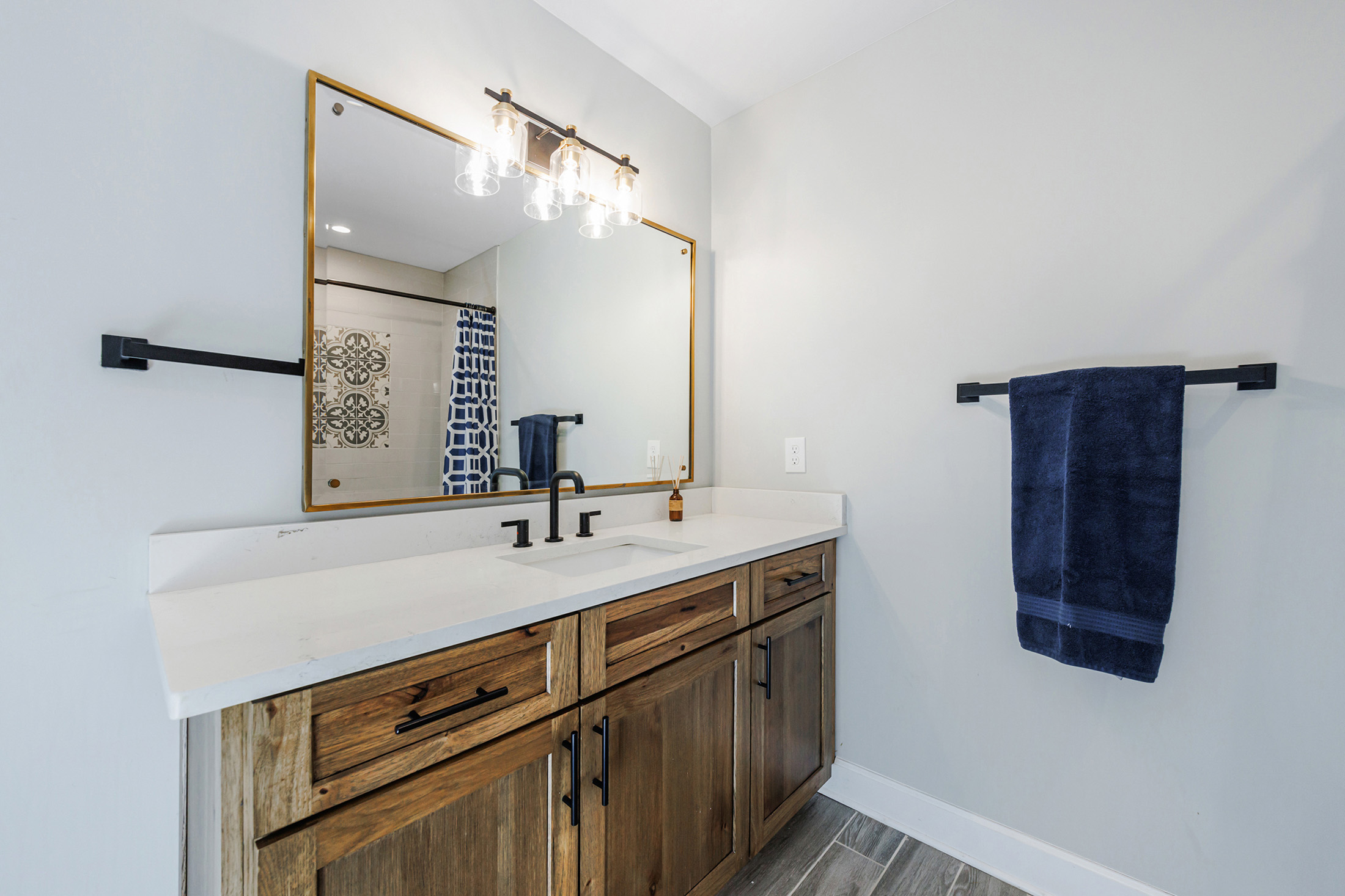  Stunning Fully Renovated Oasis on 2.4+/- Acres - 物件實景