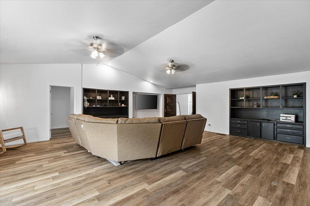 Escalon, California, 95320, United States, 6 Bedrooms Bedrooms, ,3 BathroomsBathrooms,Residential,For Sale,1977867