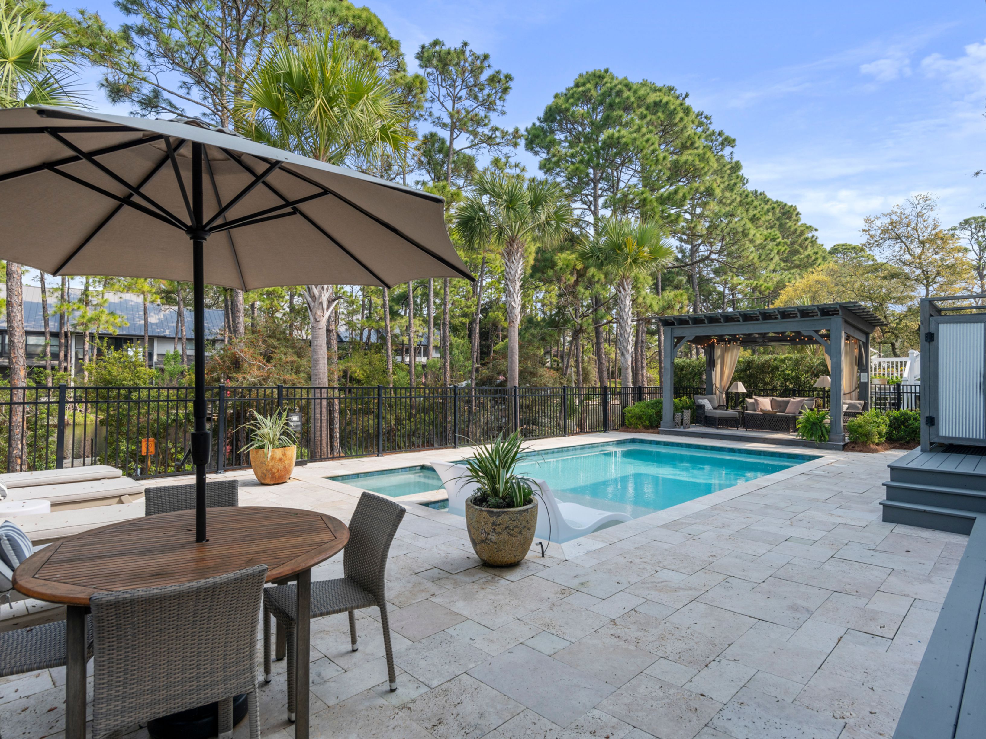  Lakefront Beach Retreat With Pool, Dock And Elevator - 物件實景