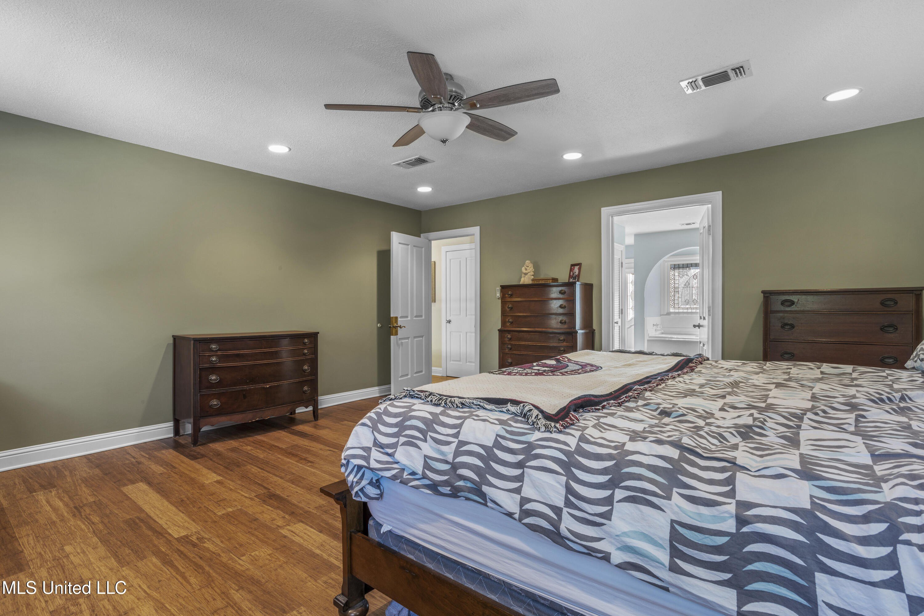 Gulfport, Mississippi, 39507, United States, 4 Bedrooms Bedrooms, ,4 BathroomsBathrooms,Residential,For Sale,1974539