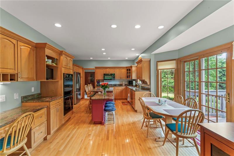 Venetia, Pennsylvania, 15367, United States, 4 Bedrooms Bedrooms, ,5 BathroomsBathrooms,Residential,For Sale,1872304