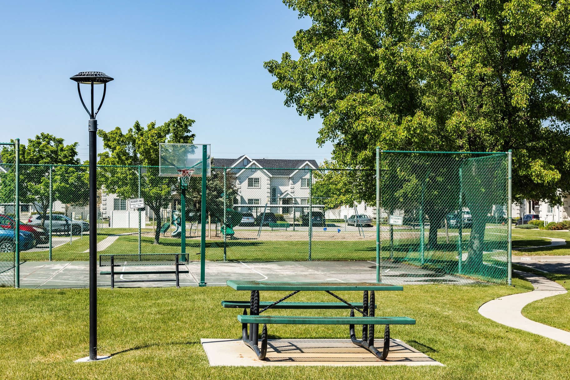  Your Perfect Townhome: Spacious Layout, Finished Basement & Relaxing Back Patio - 物件實景