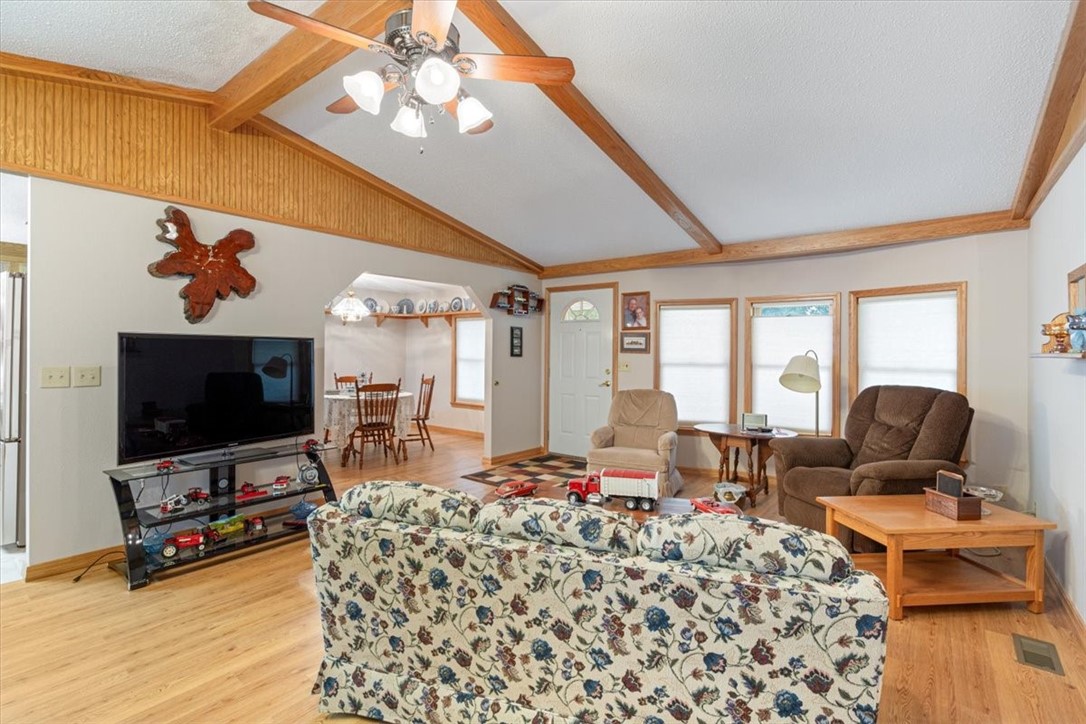 Anderson, Missouri, 64831, United States, 3 Bedrooms Bedrooms, ,2 BathroomsBathrooms,Residential,For Sale,1866248