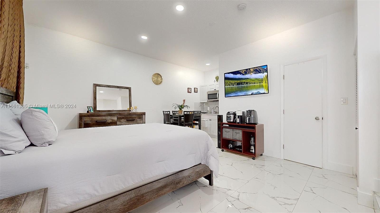 Miami, Florida, 33175, United States, 5 Bedrooms Bedrooms, ,4 BathroomsBathrooms,Residential,For Sale,1978992