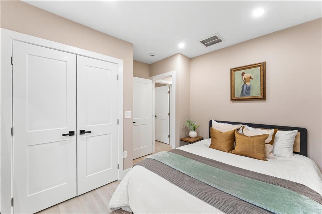 Providence, Rhode Island, 02907, United States, 6 Bedrooms Bedrooms, ,4 BathroomsBathrooms,Residential,For Sale,2005298