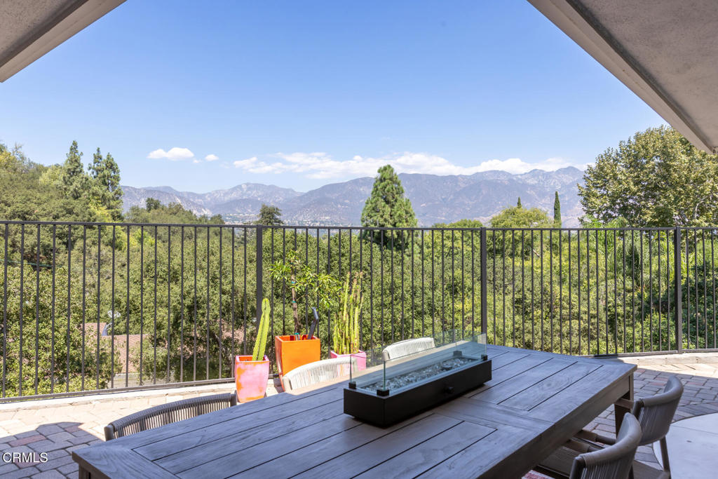 La Canada Flintridge, California, 91011, United States, 3 Bedrooms Bedrooms, ,3 BathroomsBathrooms,Residential,For Sale,1941612
