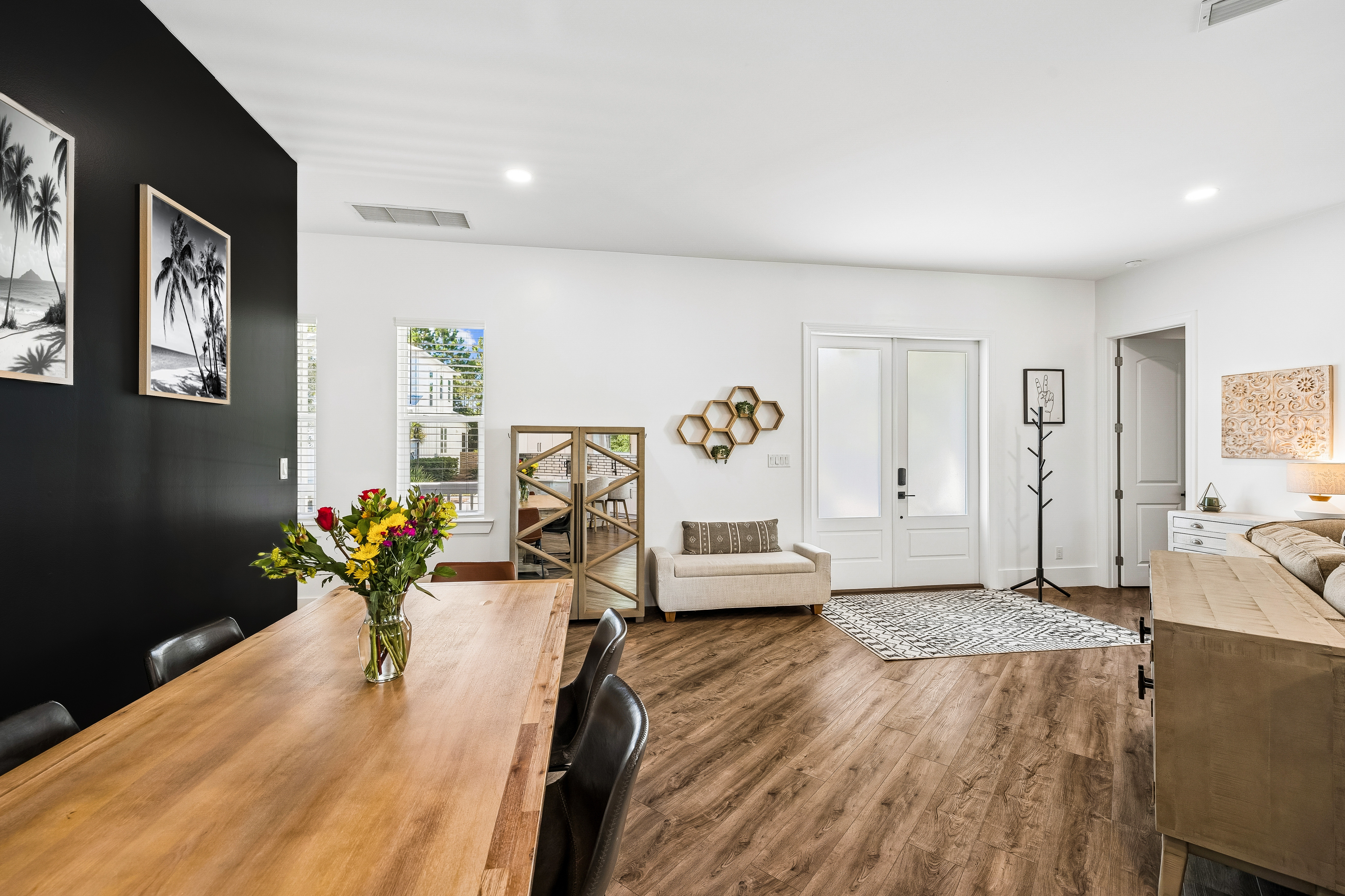  Spacious Newer-Build Home With Wraparound Porch On Gated Community Corner Lot - 物件實景