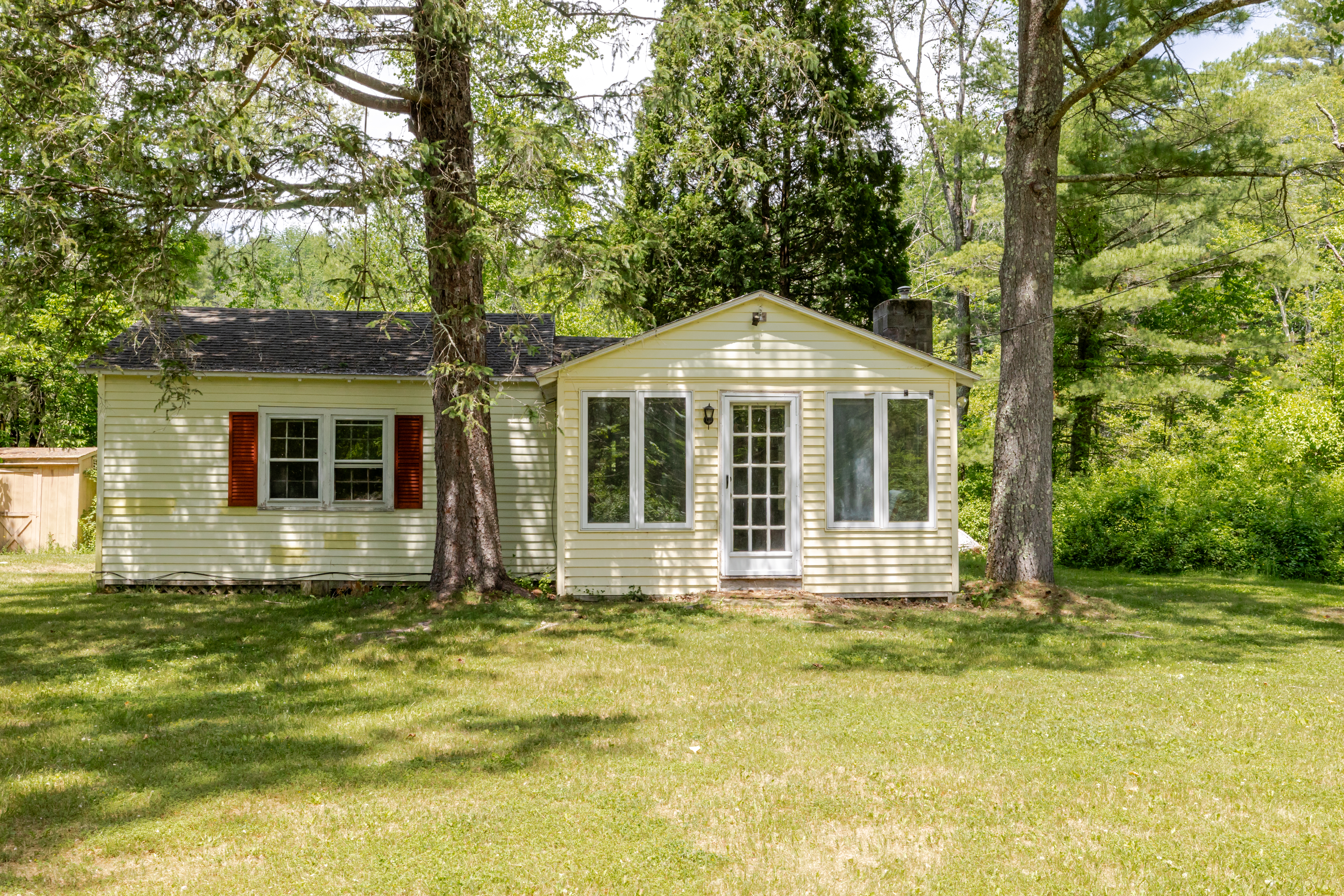 Berkshire Lakeside Living: 2-Acres and a Cottage by the Lake - 物件實景