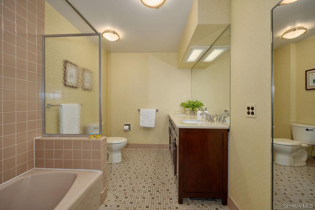 New Rochelle, New York, 10804, United States, 4 Bedrooms Bedrooms, ,3 BathroomsBathrooms,Residential,For Sale,1991055