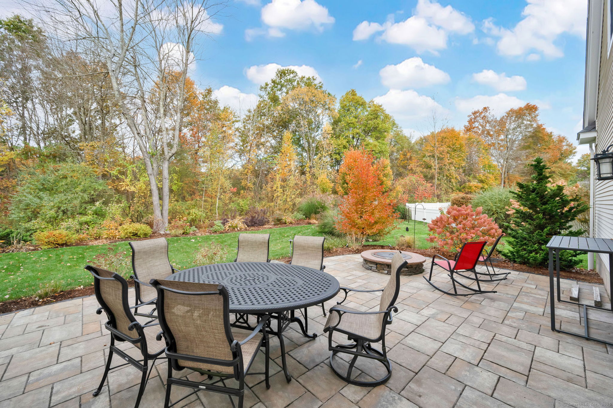 Suffield, Connecticut, 06078, United States, 4 Bedrooms Bedrooms, ,3 BathroomsBathrooms,Residential,For Sale,1988055