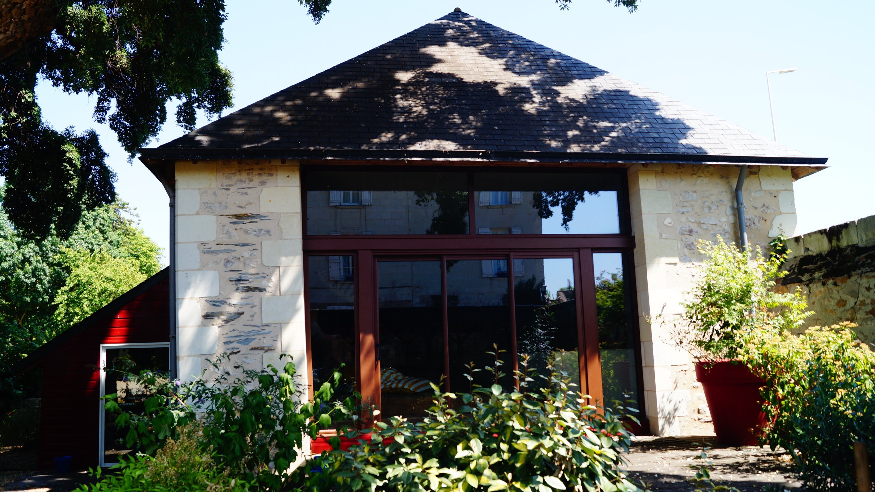  Rare Loire Valley Property Offering Panoramic Riverfront Elegance - 物件實景