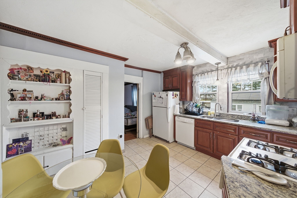 Methuen, Massachusetts, 01844, United States, 5 Bedrooms Bedrooms, ,2 BathroomsBathrooms,Residential,For Sale,2000713