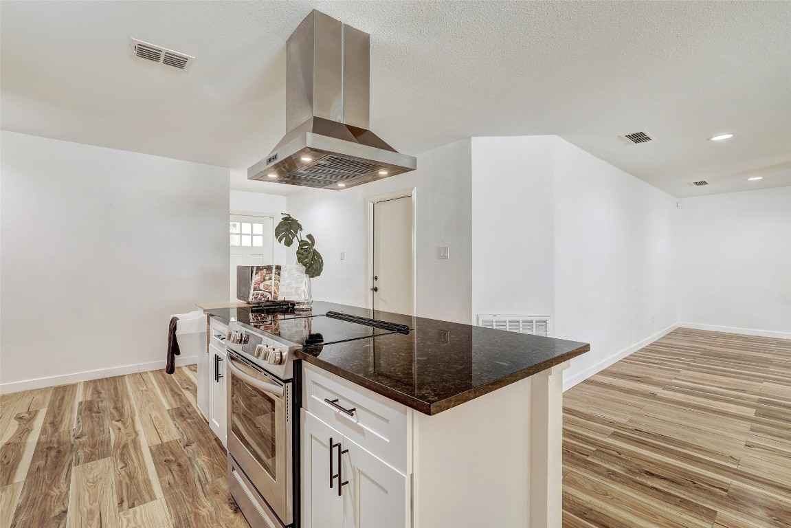 Austin, Texas, 78759, United States, 3 Bedrooms Bedrooms, ,2 BathroomsBathrooms,Residential,For Sale,1932047