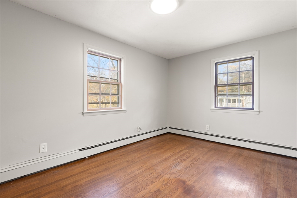 Stoughton, Massachusetts, 02072, United States, 5 Bedrooms Bedrooms, ,2 BathroomsBathrooms,Residential,For Sale,1989106