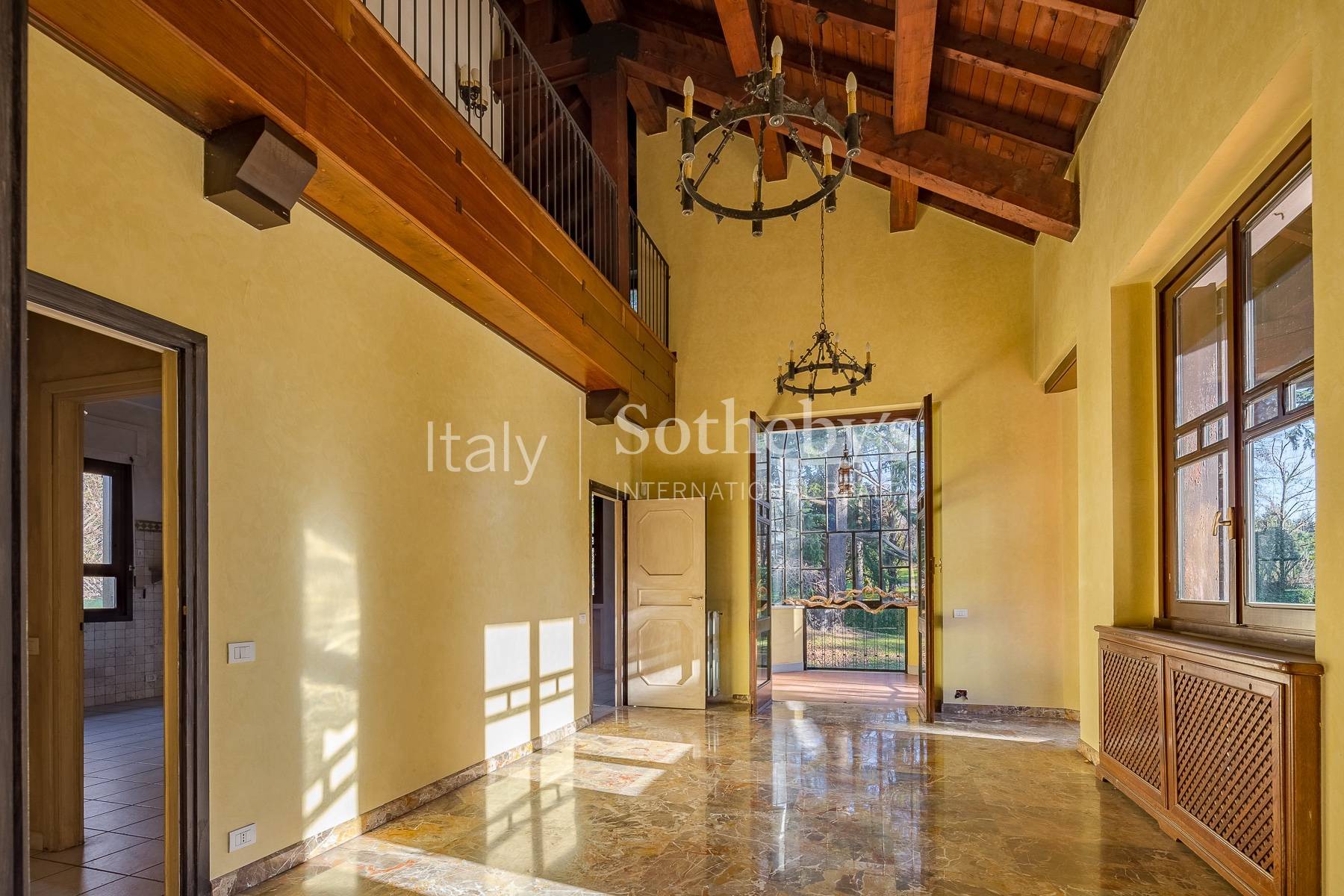  Villa with park and swimming pool in Carimate - 物件實景