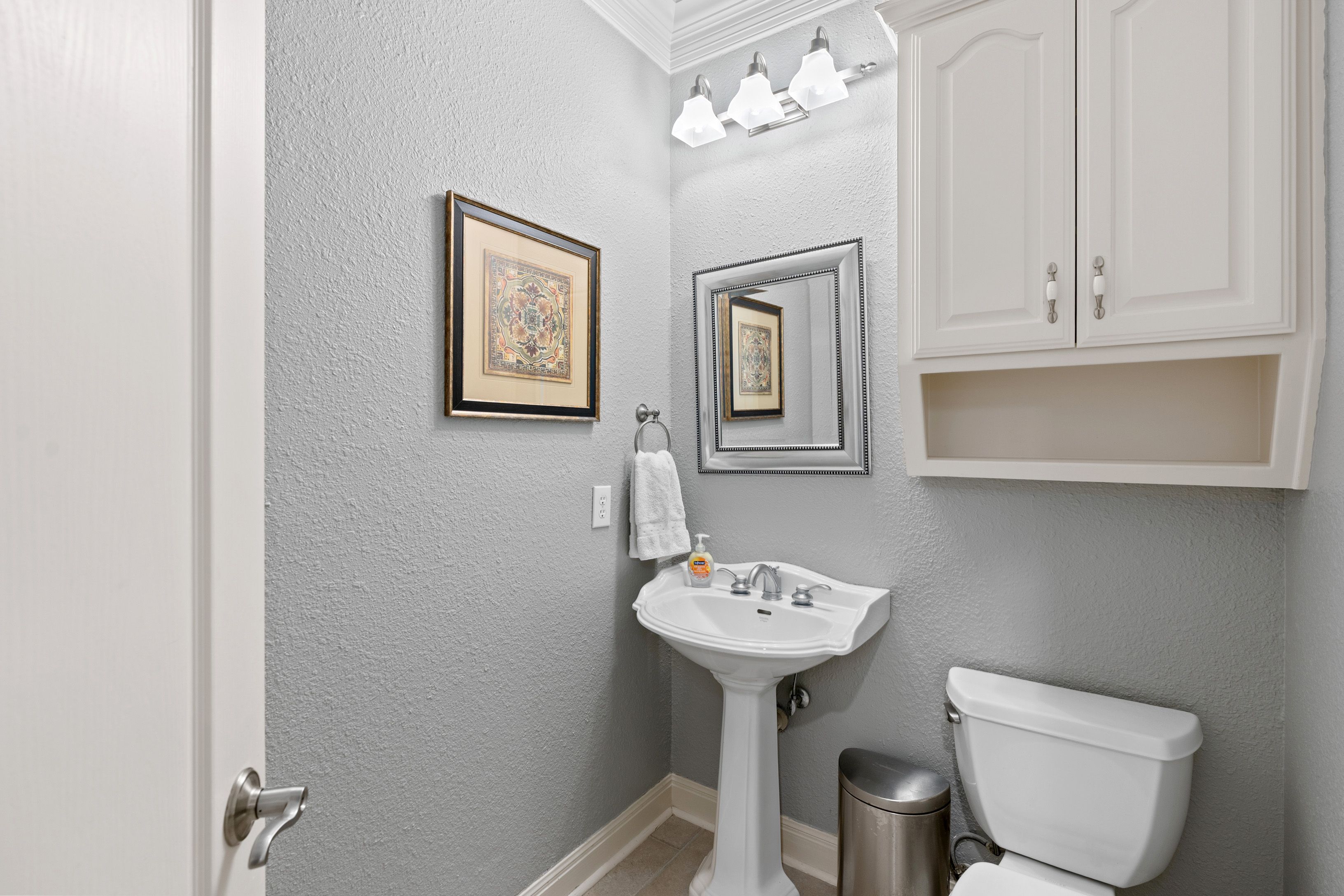  Spacious Estate with Poolside Views - 物件實景