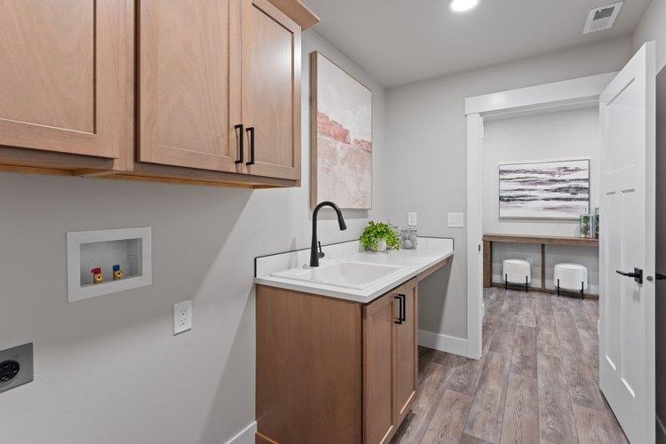 Colbert, Washington, 99005, United States, 4 Bedrooms Bedrooms, ,3 BathroomsBathrooms,Residential,For Sale,1890312