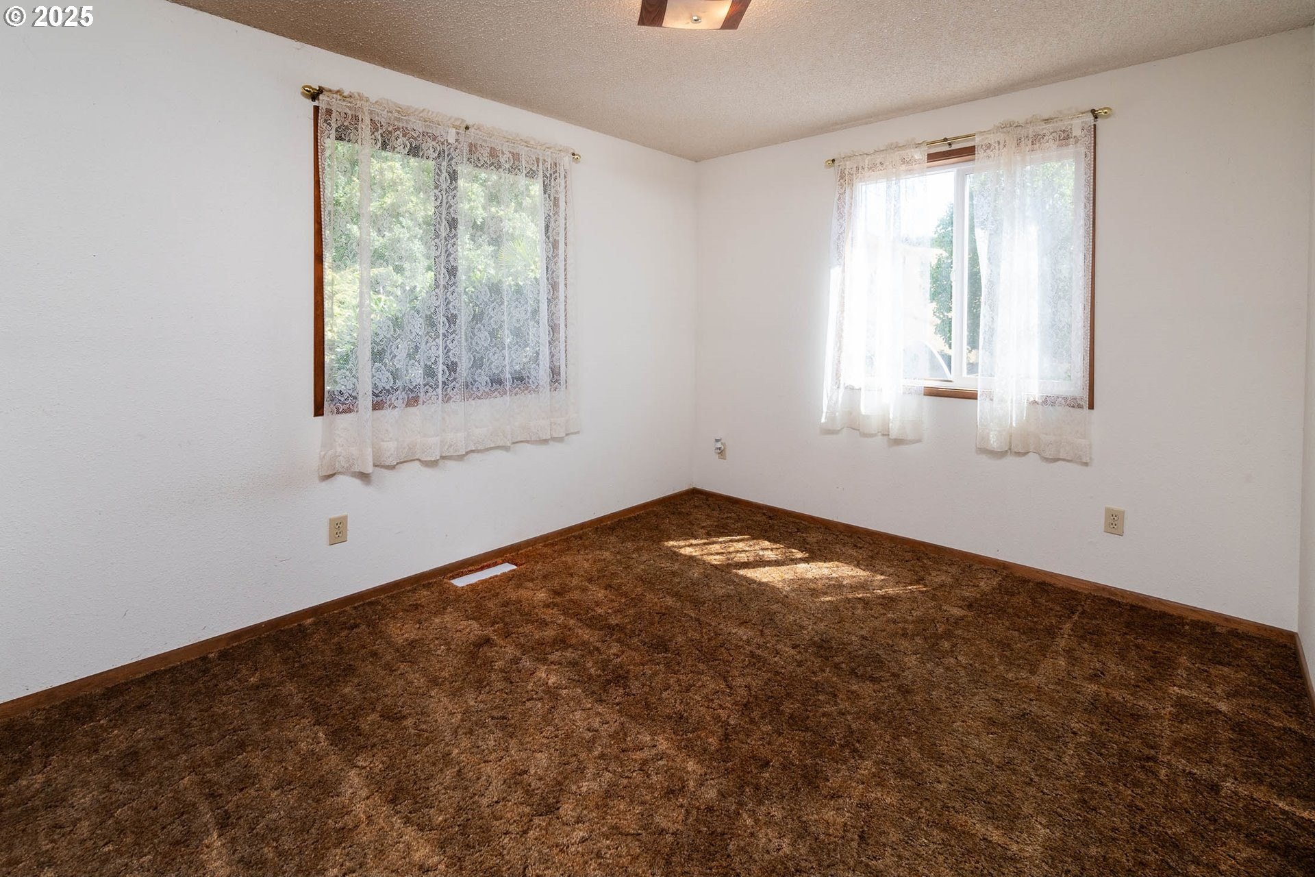 Myrtle Point, Oregon, 97458, United States, 3 Bedrooms Bedrooms, ,3 BathroomsBathrooms,Residential,For Sale,1975614