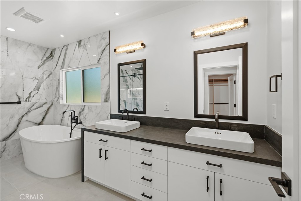 Encino, California, 91316, United States, 4 Bedrooms Bedrooms, ,3 BathroomsBathrooms,Residential,For Sale,1906863