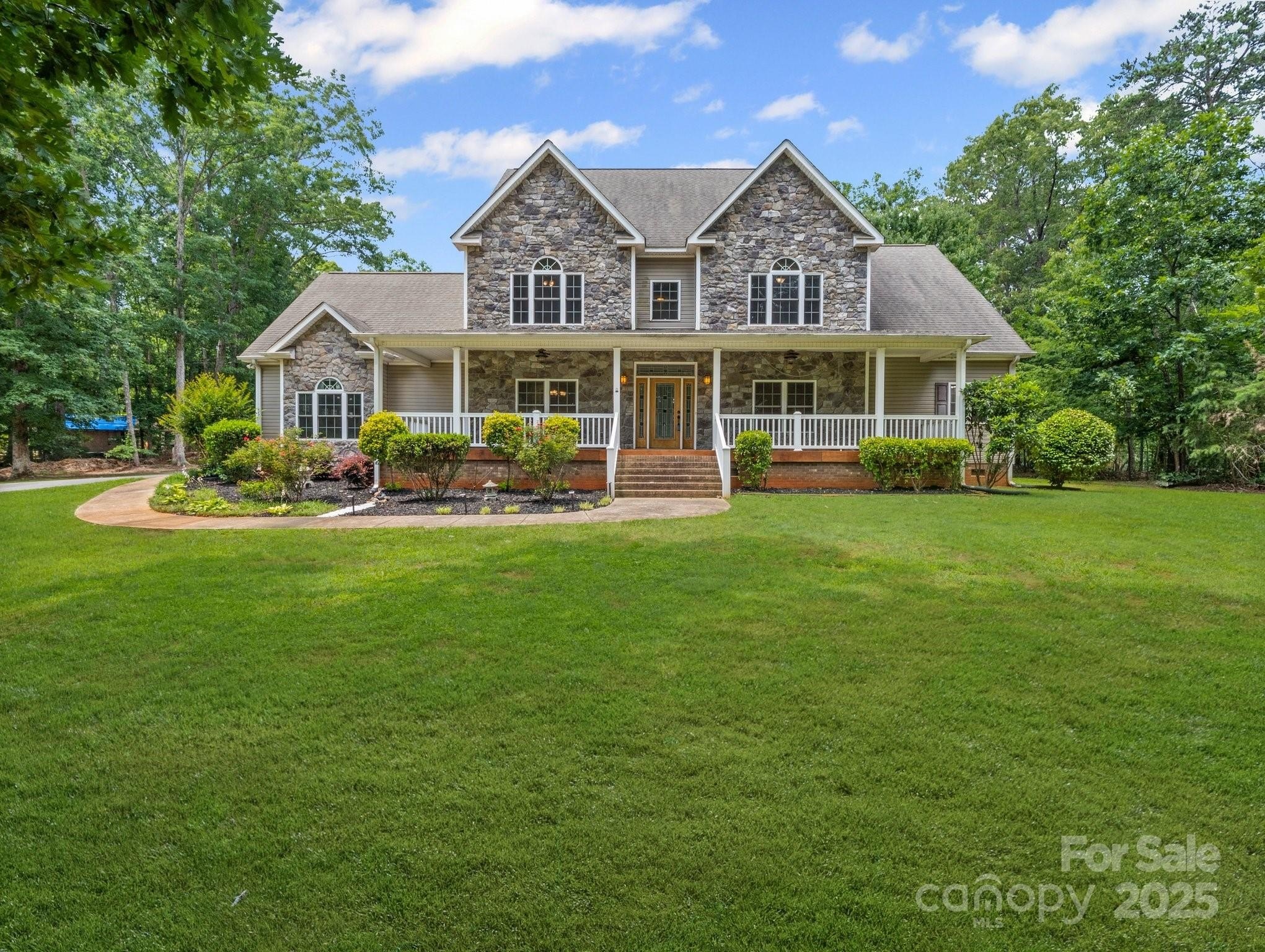 Lincolnton, North Carolina, 28092, United States, 4 Bedrooms Bedrooms, ,4 BathroomsBathrooms,Residential,For Sale,1864704
