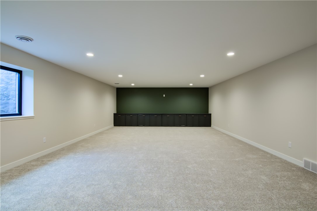 Eau Claire, Wisconsin, 54701, United States, 3 Bedrooms Bedrooms, ,2 BathroomsBathrooms,Residential,For Sale,1984514