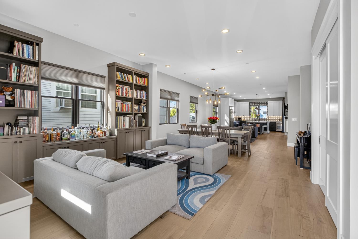 Sacramento, California, 95816, United States, 3 Bedrooms Bedrooms, ,5 BathroomsBathrooms,Residential,For Sale,1978117