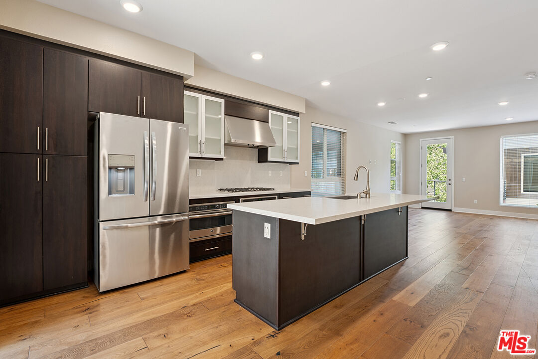 Los Angeles, California, 90068, United States, 3 Bedrooms Bedrooms, ,4 BathroomsBathrooms,Residential,For Sale,1891142