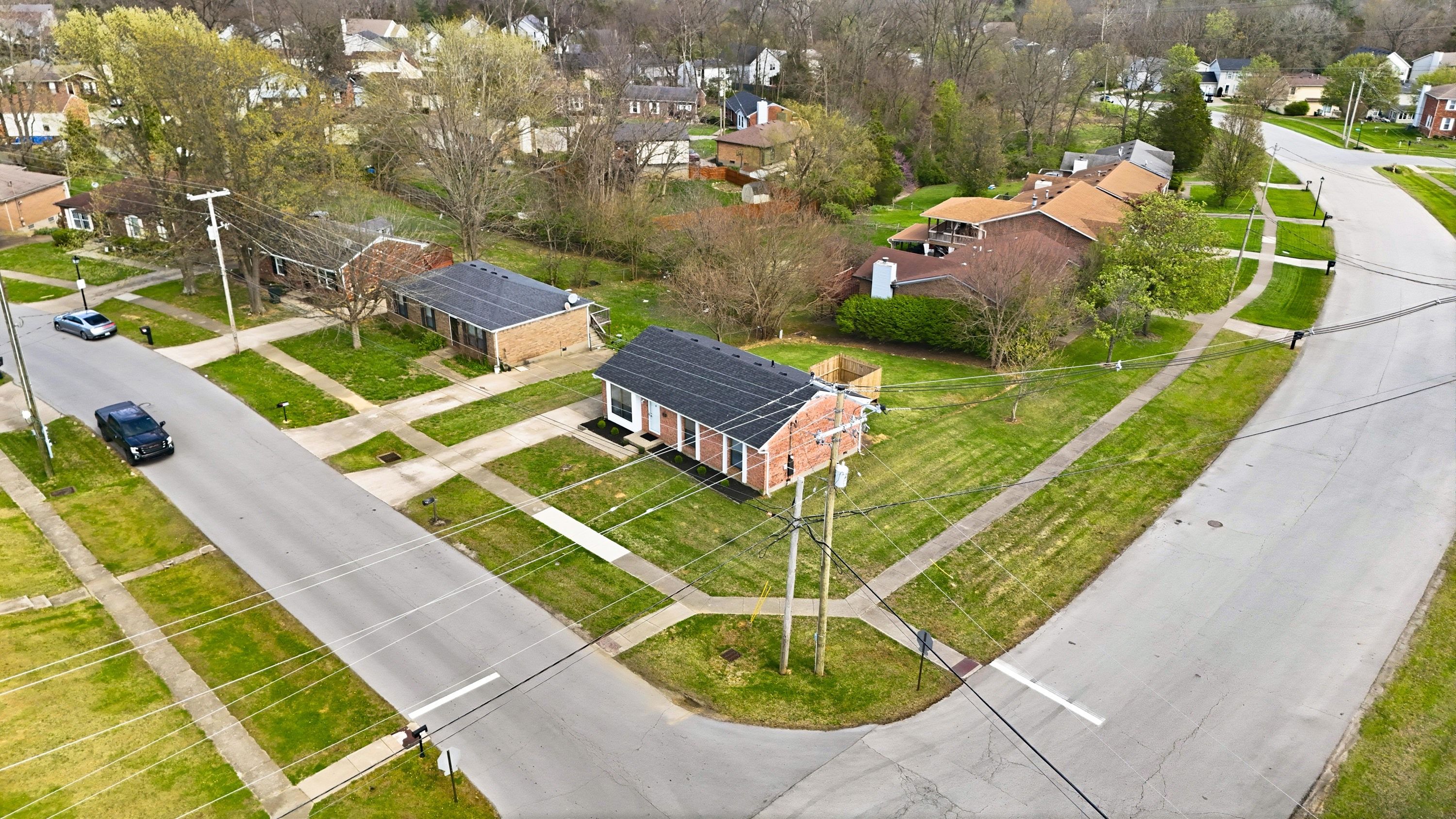  4319 Chenwood Lane, Louisville, KY 40299 - 物件實景