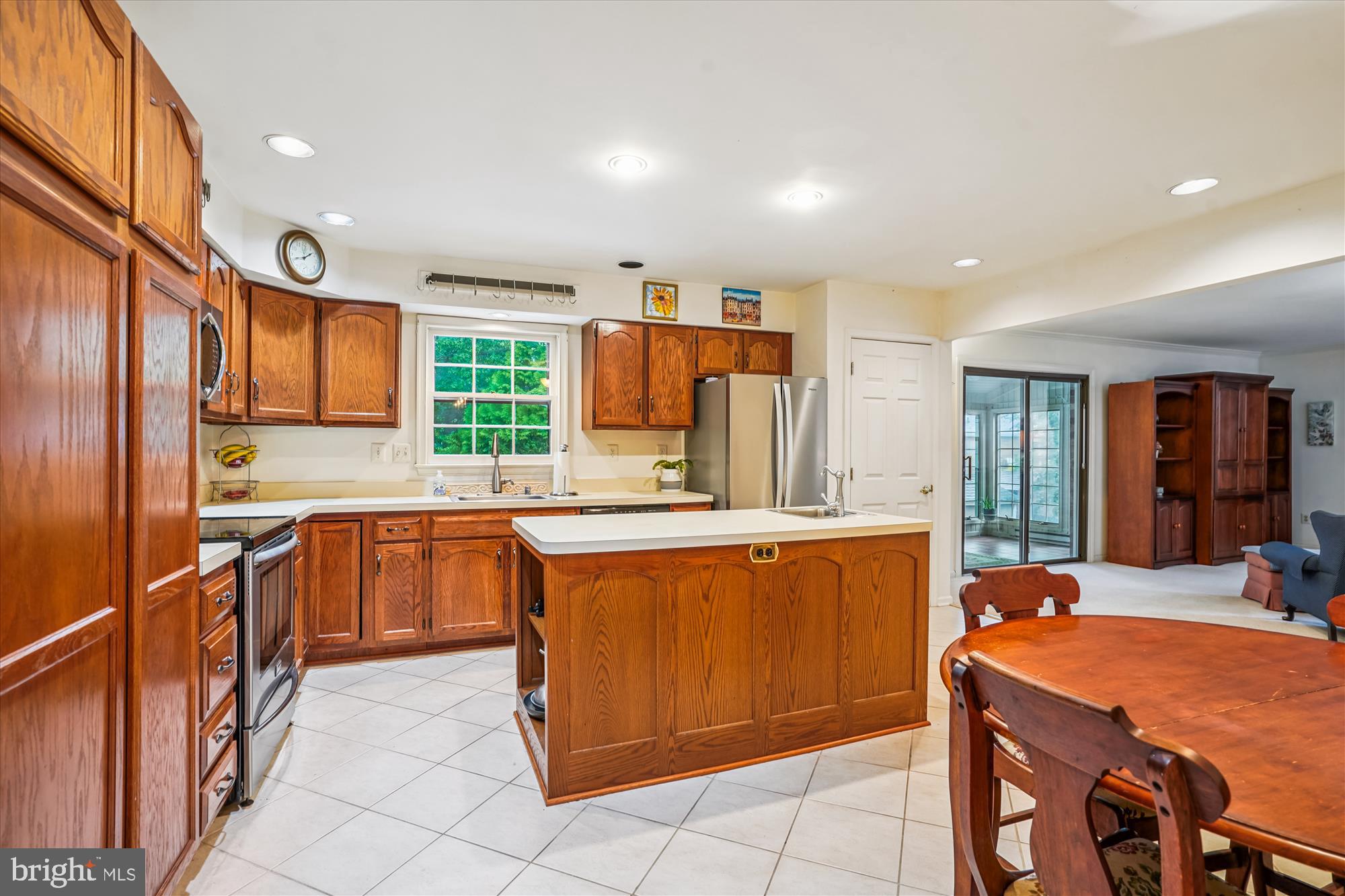 Burke, Virginia, 22015, United States, 5 Bedrooms Bedrooms, ,4 BathroomsBathrooms,Residential,For Sale,1905791