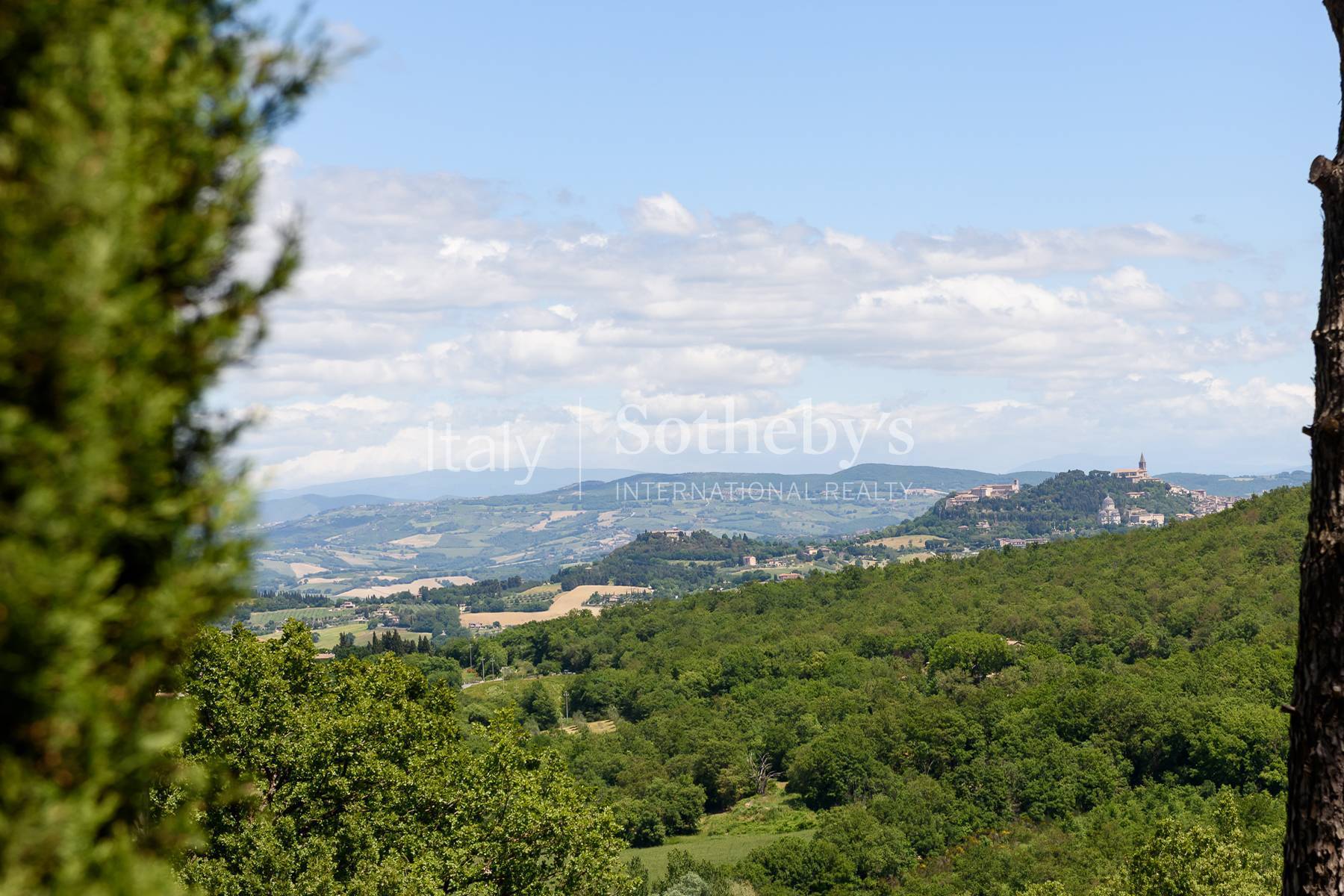  13th-Century Watchtower with Breathtaking Views over Todi - 物件實景