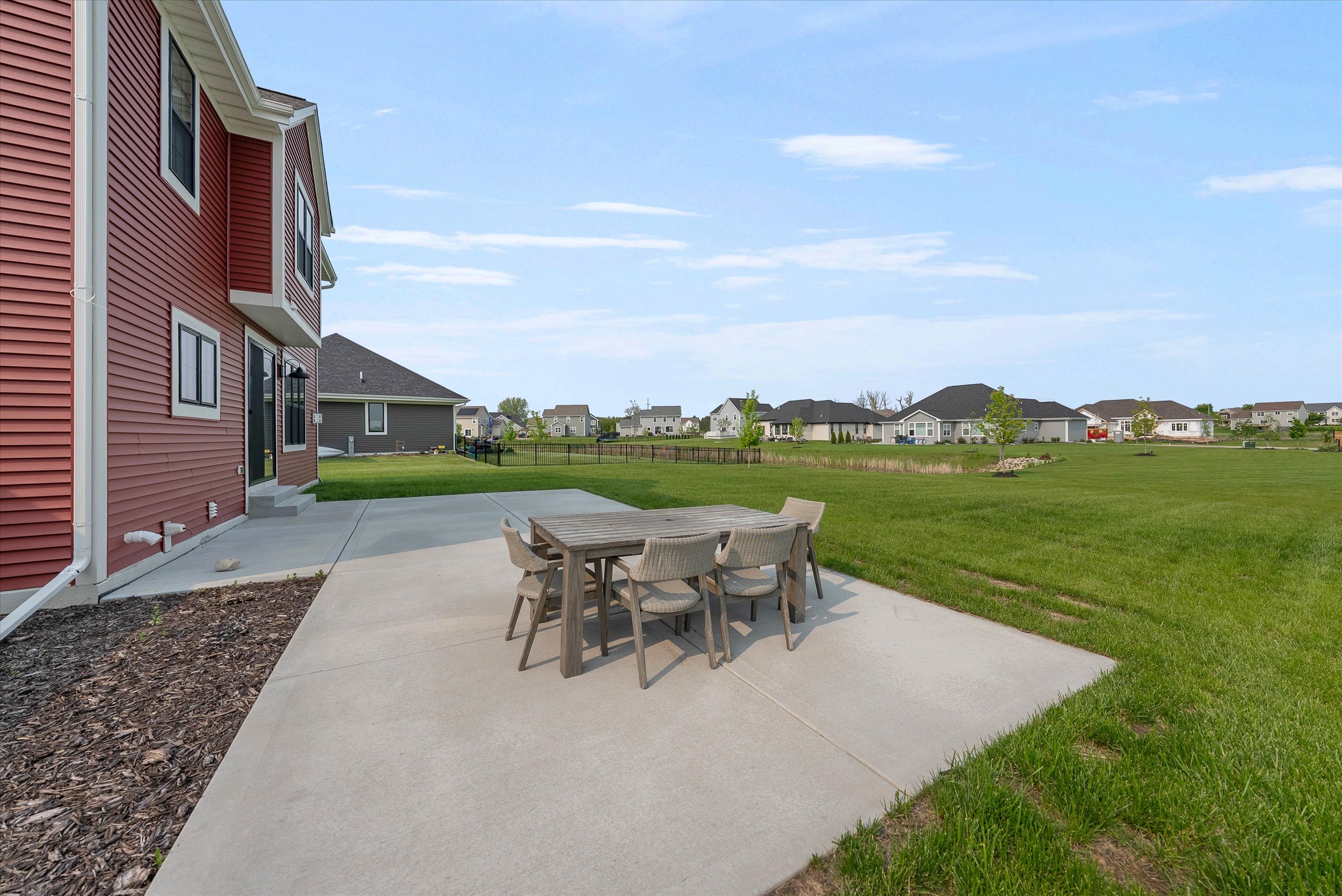 Grafton, Village of, Wisconsin, 53024, United States, 4 Bedrooms Bedrooms, ,3 BathroomsBathrooms,Residential,For Sale,1893404