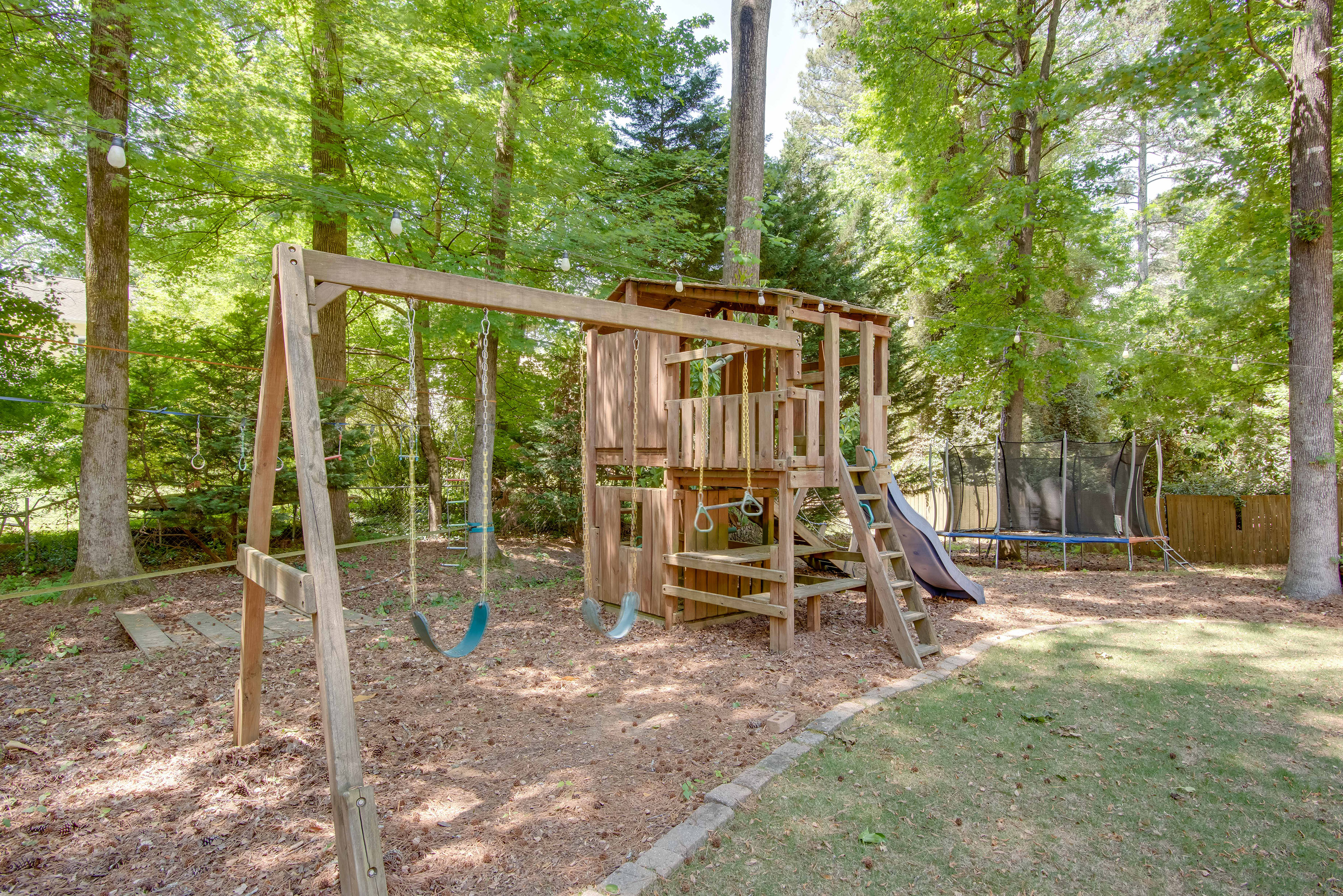  Tucked into an Established Neighborhood in the Heart of Peachtree Corners - 物件實景