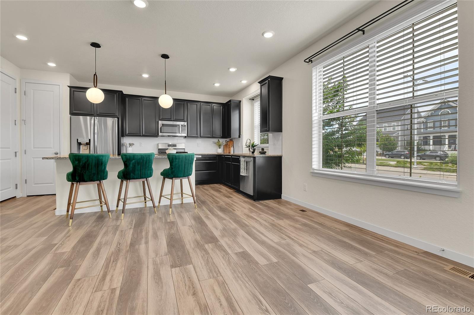 Littleton, Colorado, 80125, United States, 3 Bedrooms Bedrooms, ,3 BathroomsBathrooms,Residential,For Sale,1891675