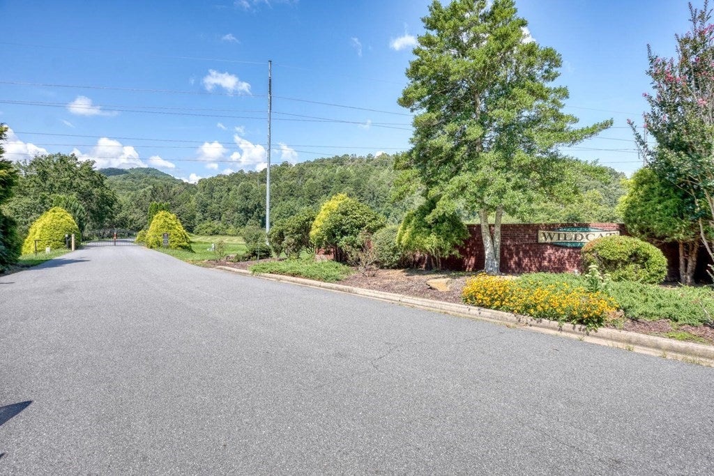 Murphy, North Carolina, 28906, United States, 3 Bedrooms Bedrooms, ,2 BathroomsBathrooms,Residential,For Sale,1926977
