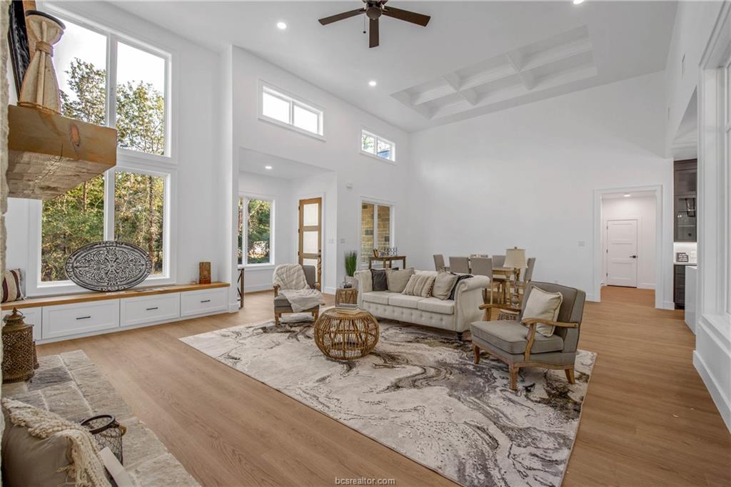 Franklin, Texas, 77856, United States, 4 Bedrooms Bedrooms, ,4 BathroomsBathrooms,Residential,For Sale,1880669