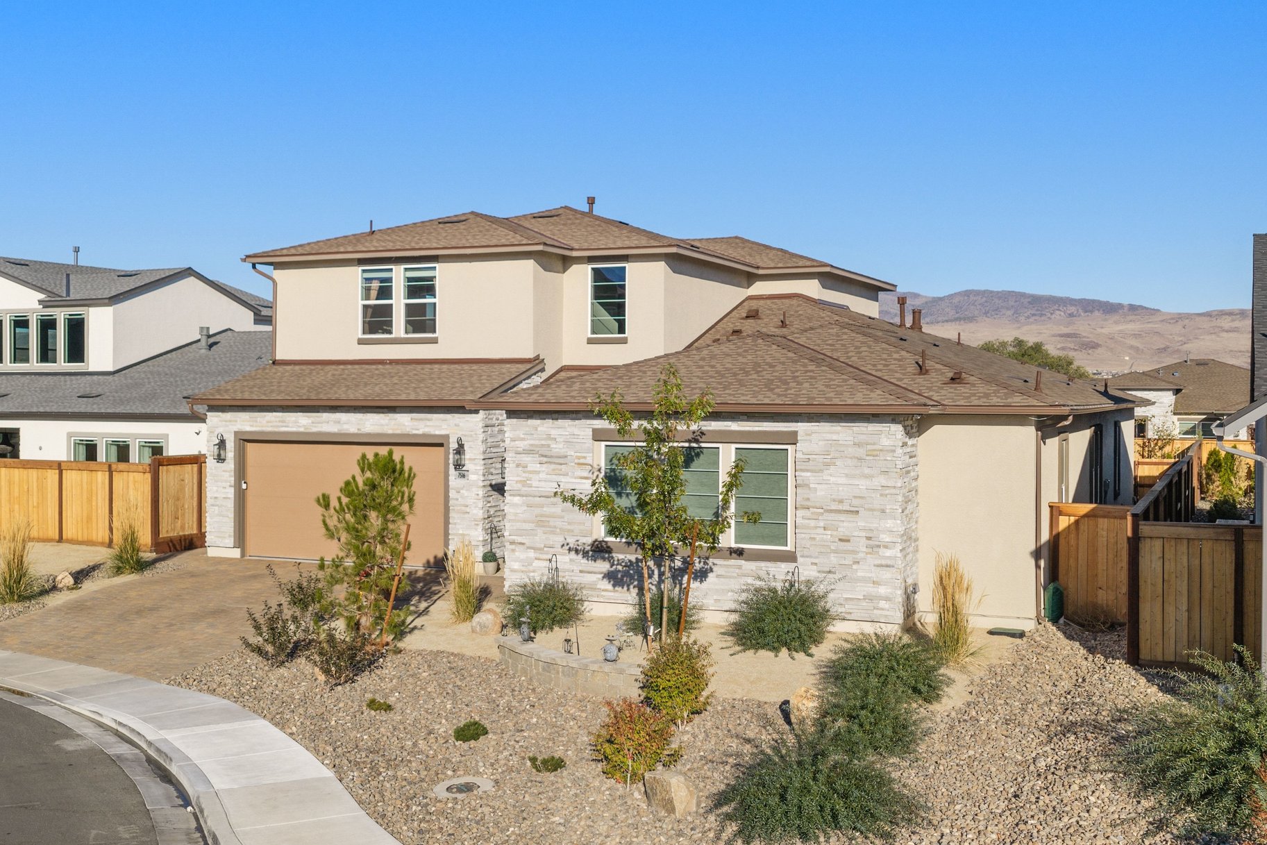  Multi-Gen Living. Mountain Views. A Backyard That