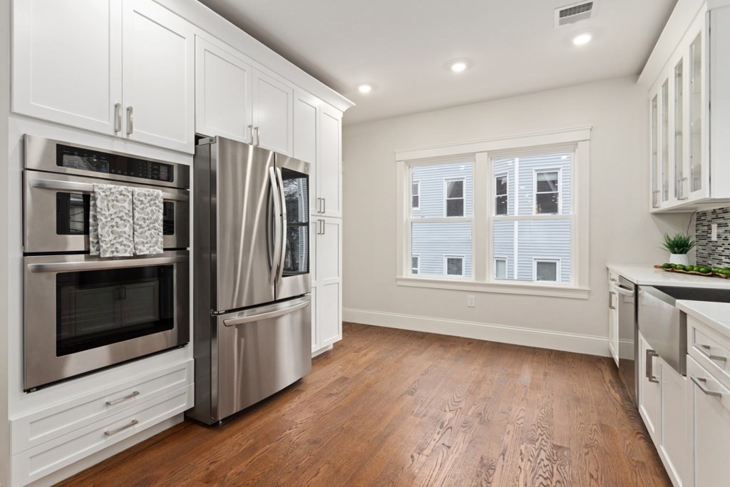 Somerville, Massachusetts, 02144, United States, 2 Bedrooms Bedrooms, ,2 BathroomsBathrooms,Residential,For Sale,1921483