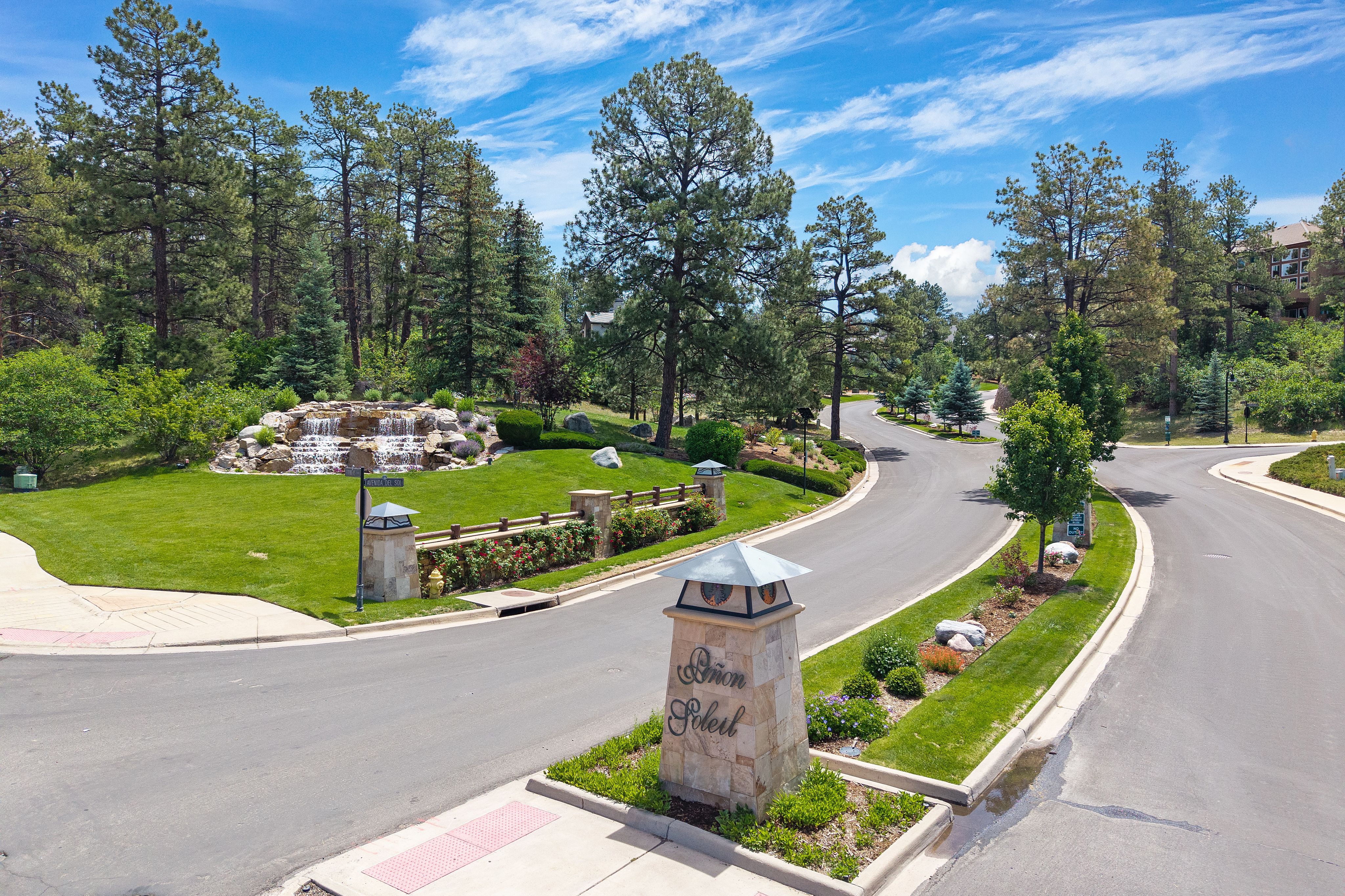  Located on a private 1-acre home site - 物件實景