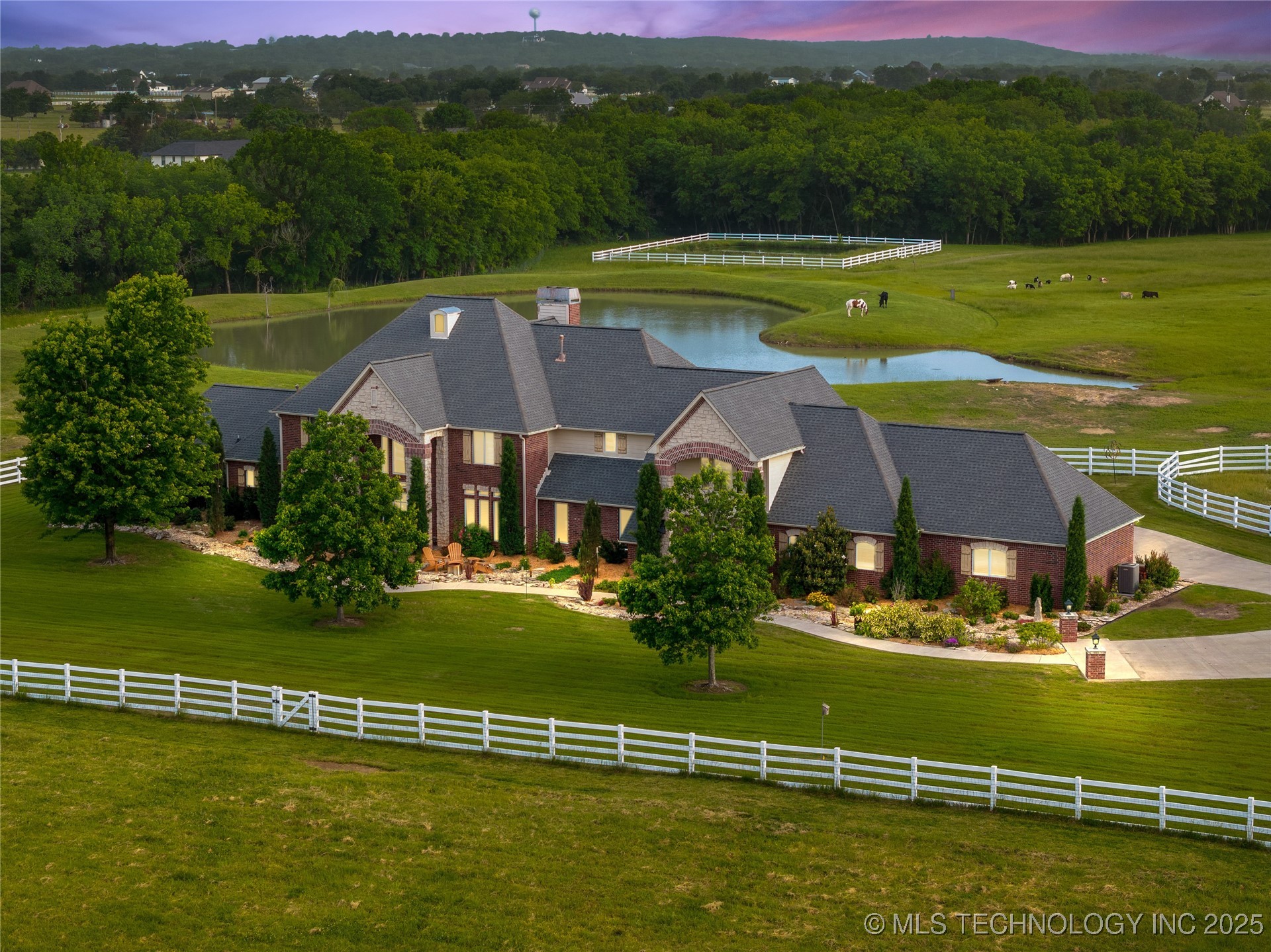 Bixby, Oklahoma, 74008, United States, 4 Bedrooms Bedrooms, ,5 BathroomsBathrooms,Residential,For Sale,1837310