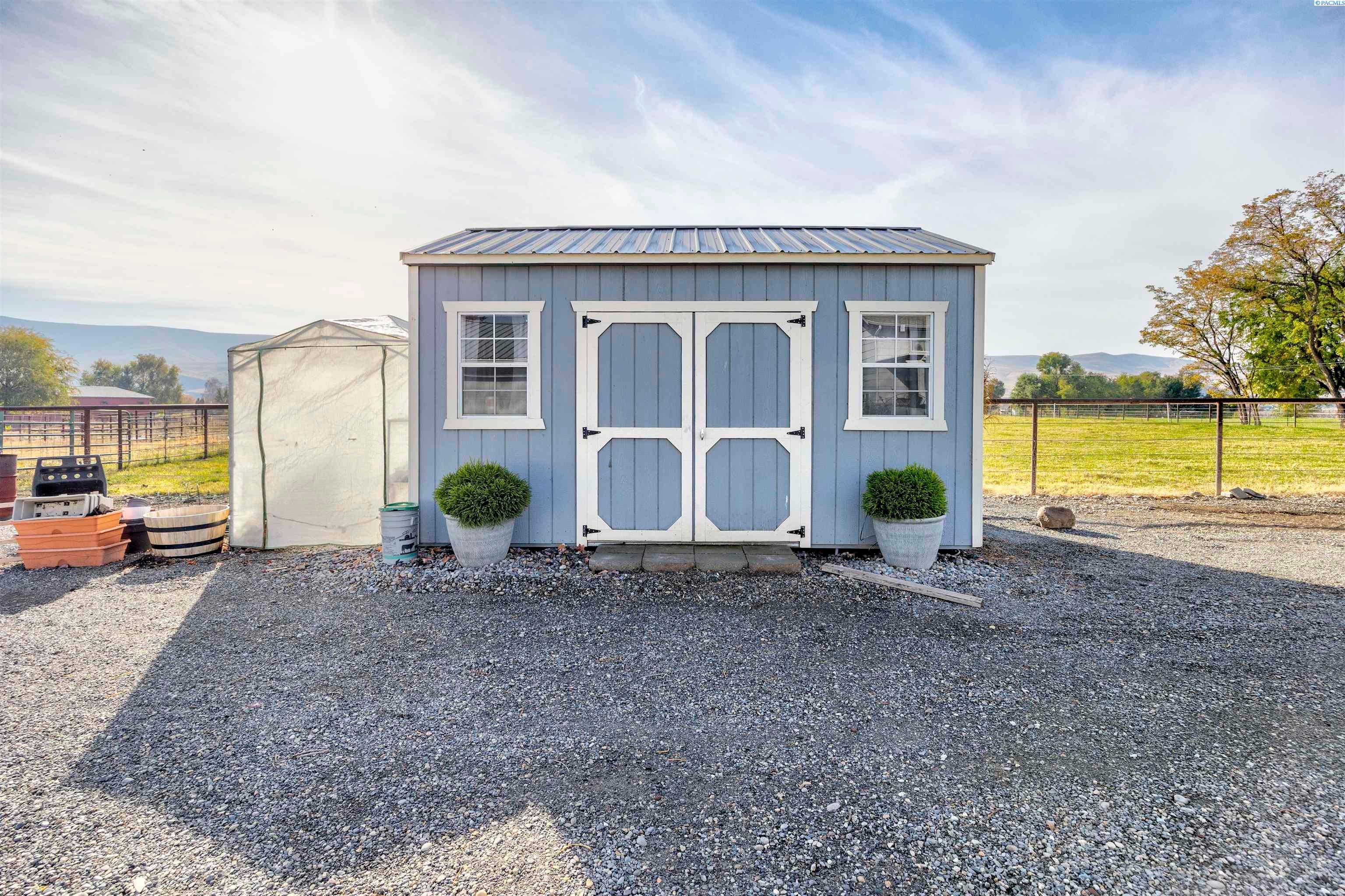 Prosser, Washington, 99350, United States, 4 Bedrooms Bedrooms, ,1 BathroomBathrooms,Residential,For Sale,1984108