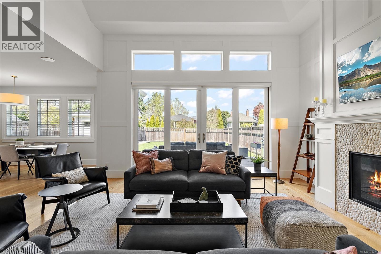 OAK BAY, British Columbia, V8S 2W2, CA, 3 Bedrooms Bedrooms, ,3 BathroomsBathrooms,Residential,For Sale,1949531
